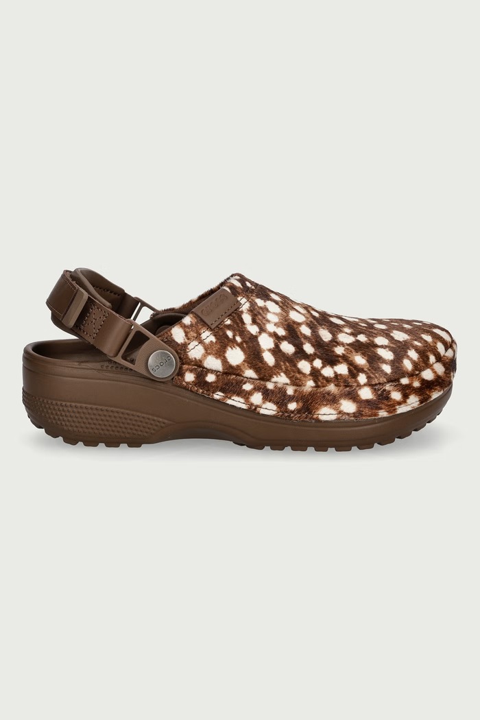 Crocs Klapki damskie skórzane Classic Crafted Pony Hair Clog 214047.2PO brązowy AW26