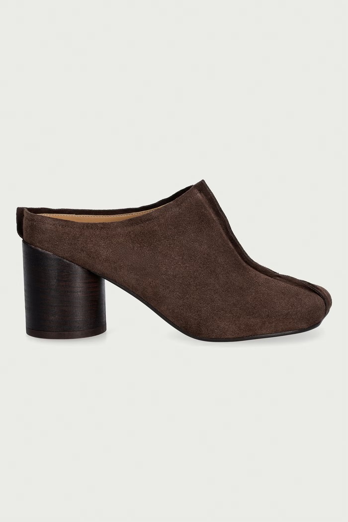 MM6 Maison Margiela klapki na słupku damskie zamszowe S59WX0085.P6385 brązowy AW26
