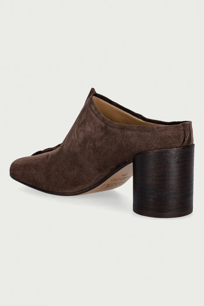 Obuwie MM6 Maison Margiela klapki na słupku damskie zamszowe S59WX0085.P6385 brązowy