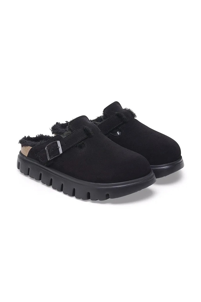 Obuwie Birkenstock Boston Chunky Shearling LEVE klapki z odkrytą piętą damskie zamszowe 1028453 czarny