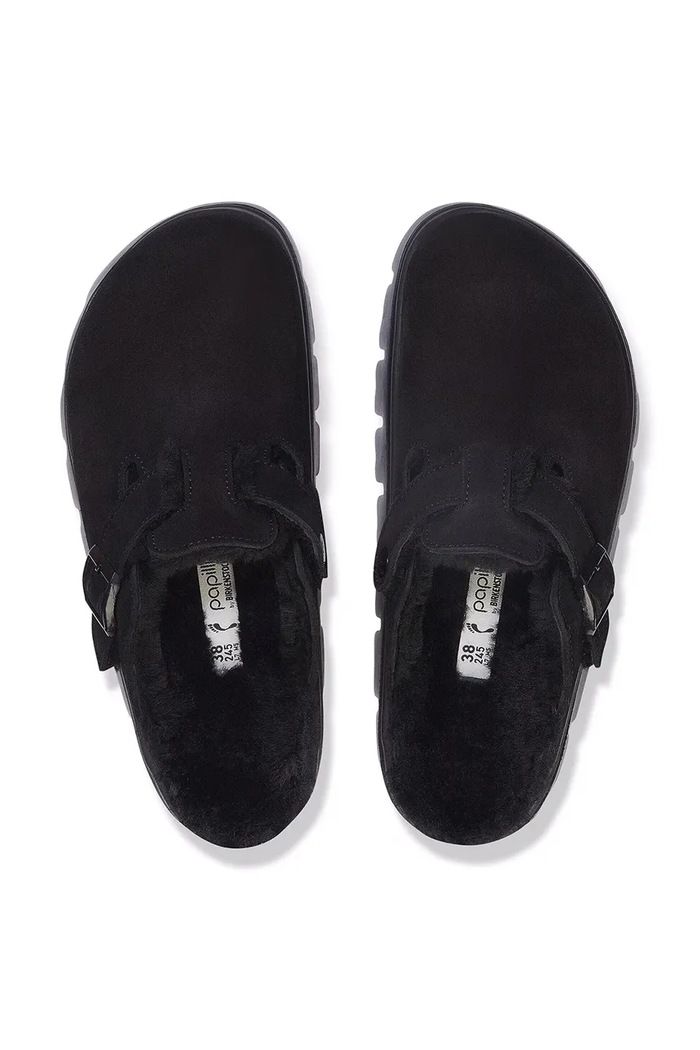 Boston Chunky Shearling LEVE klapki z odkrytą piętą damskie zamszowe Birkenstock czarny 1028453