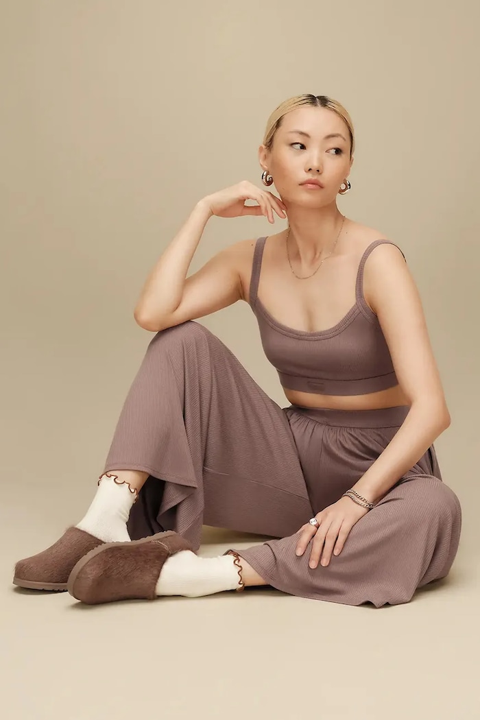 UGG Klapki mules damskie skórzane W Otzo Calf Hair Clog 1180345.CRBO
