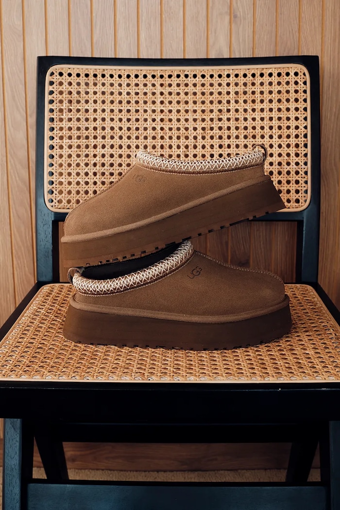 UGG Kapcie damskie zamszowe W Tazz II 1174471.LBNZ