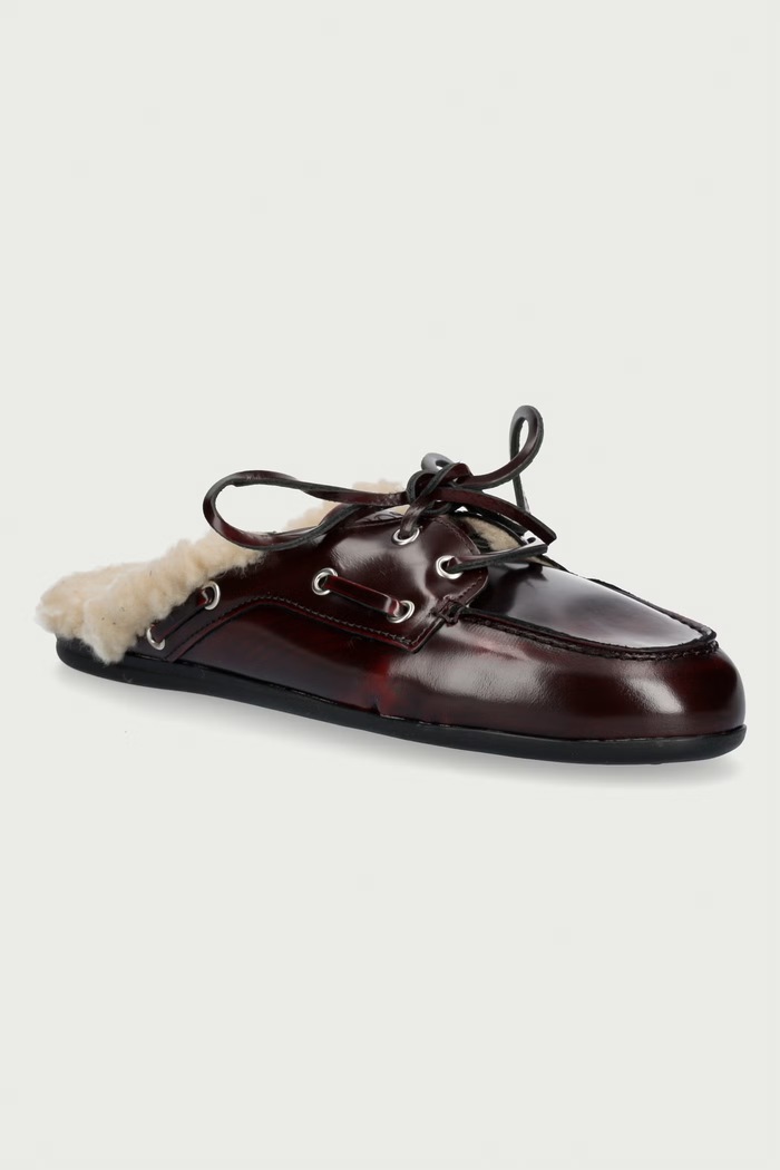 Posa Papuci de casă pentru femei din piele Boat Loafer Mule burgundia PW104.501