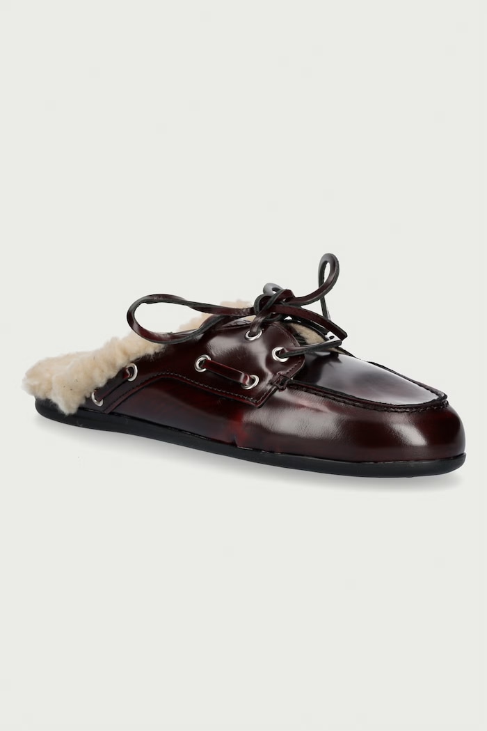 Posa Papuci de casă pentru femei din piele Boat Loafer Mule burgundia PW104.501