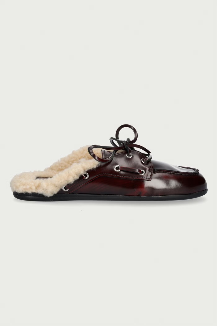 Posa Papuci de casă pentru femei din piele Boat Loafer Mule PW104.501 burgundia AW26