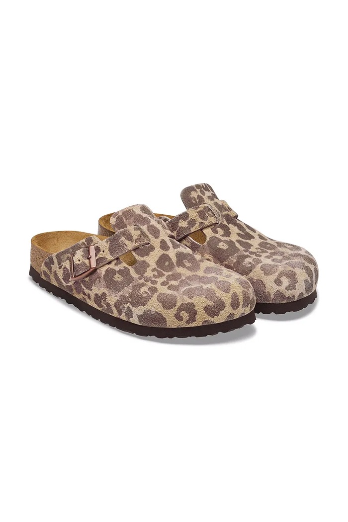 Обувки Birkenstock чехли сабо дамски от велур Boston Suede Leather Leopard 1033324. бежов