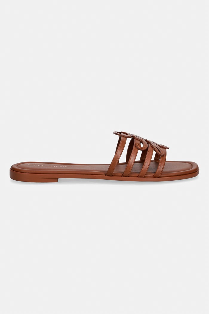 Tommy Hilfiger klapki z odkrytymi palcami damskie skórzane TH SCRIPT FLAT MULE LTH FW0FW09368 brązowy AW26
