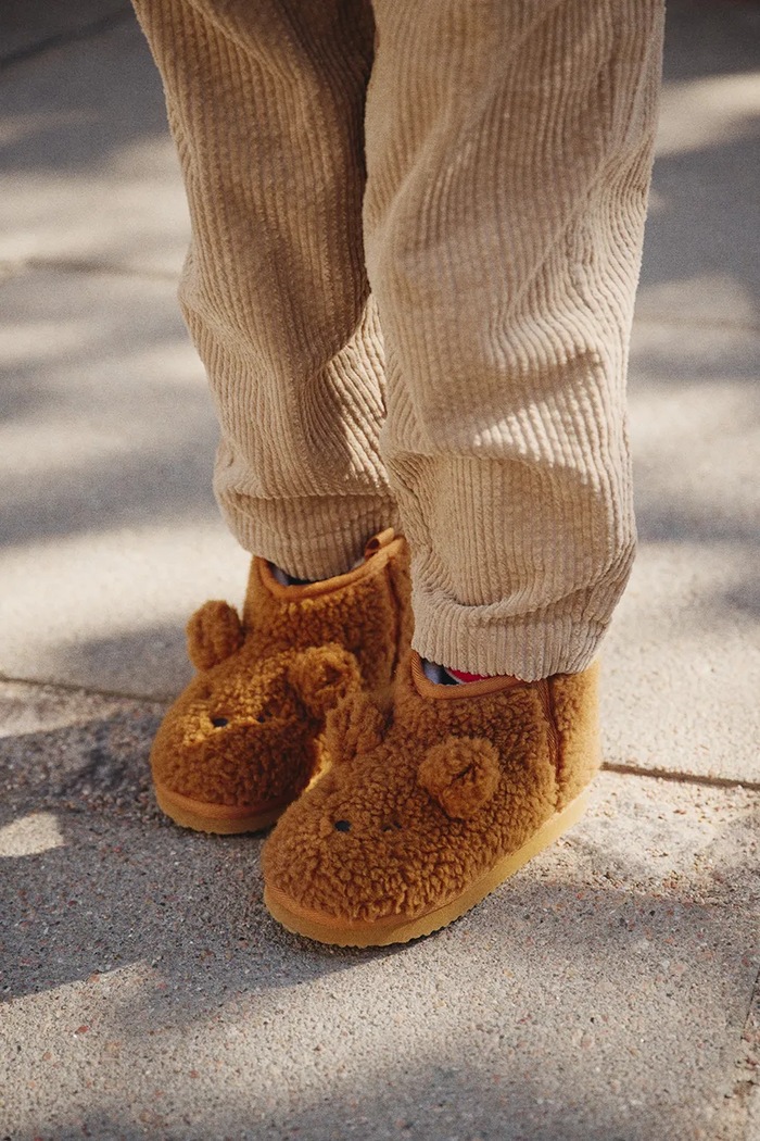 Liewood Kapcie dziecięce Alban Bear Pile Boot Slipper brązowy LW21433.9BY2