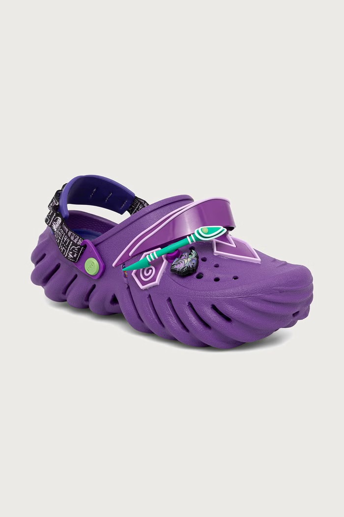 Crocs Klapki Yugioh Dark Magician Clog fioletowy 213591.90H