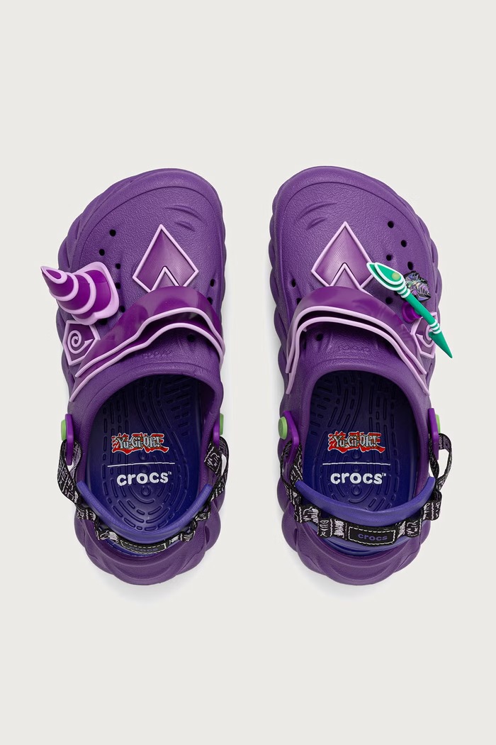 Klapki Yugioh Dark Magician Clog Crocs 213591.90H fioletowy