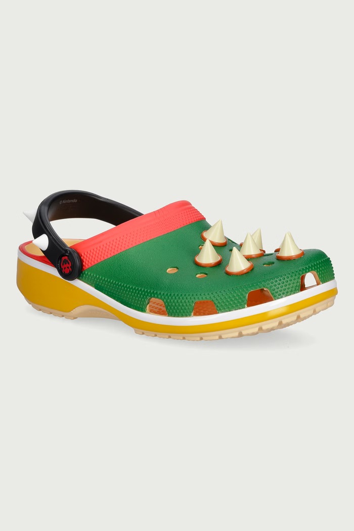 Crocs Klapki Classic Bowser Iam Clog zielony 212135.90H