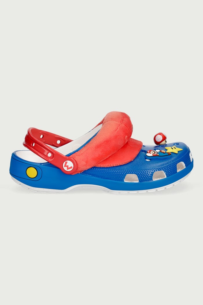 Obuwie Crocs Klapki Classic Mario Iam Clog 212134.90H niebieski