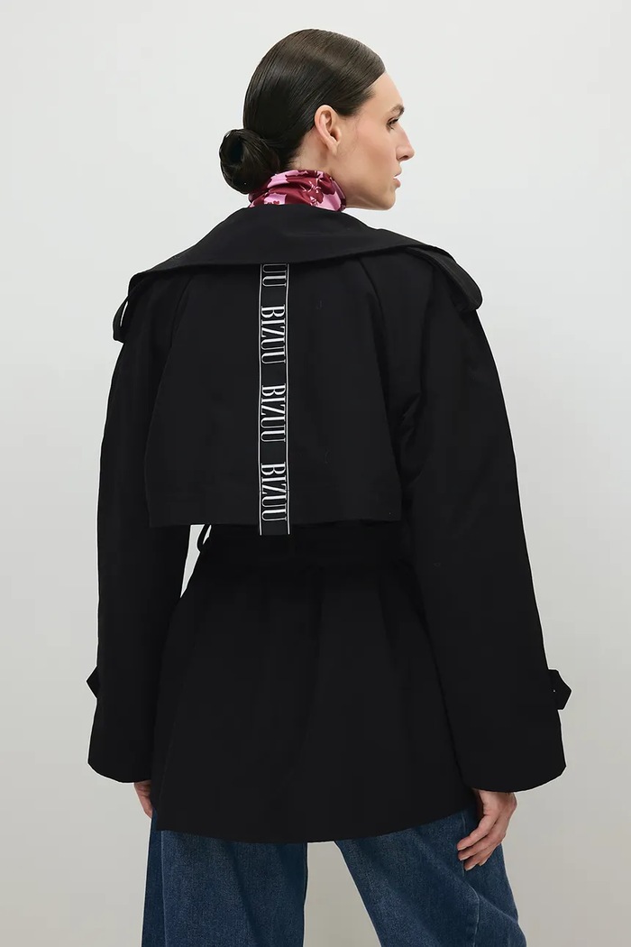 BIZUU Krótki trencz damski RACHY RACHY.CZARNY czarny AW26