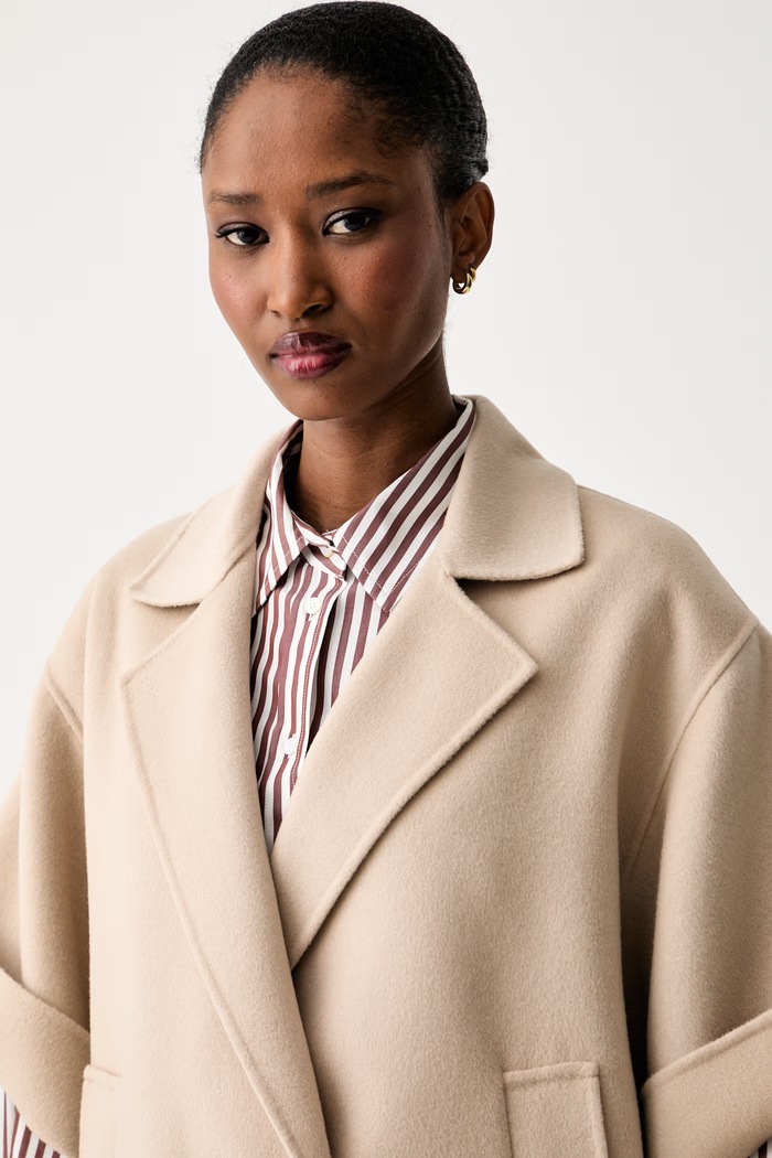 Weekend Max Mara krótki płaszcz damski wełniany WKDNEO 2625086031600 beżowy