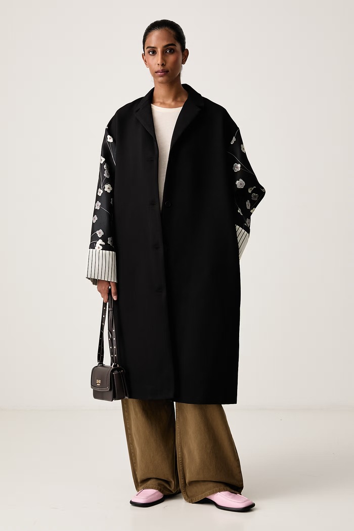 Stine Goya Płaszcz damski z dodatkiem wełny SG.AW26.O027.1499 czarny AW26