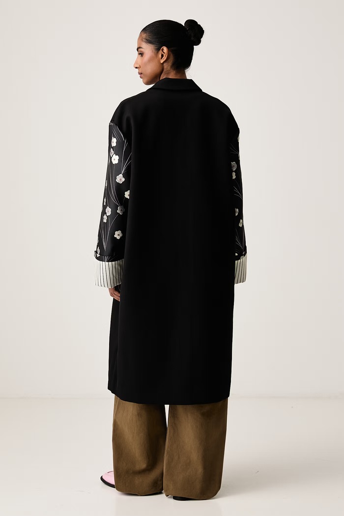 Odzież Stine Goya Płaszcz damski z dodatkiem wełny SG.AW26.O027.1499 czarny