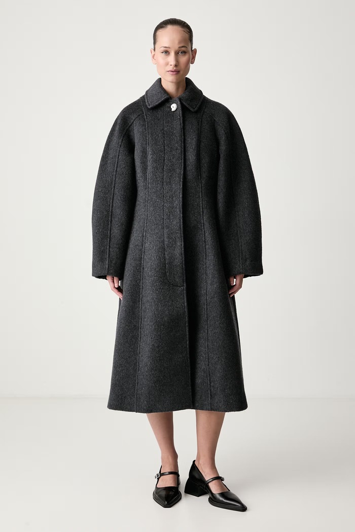 Stine Goya Płaszcz damski z wełną szary SG.AW26.O025.2561