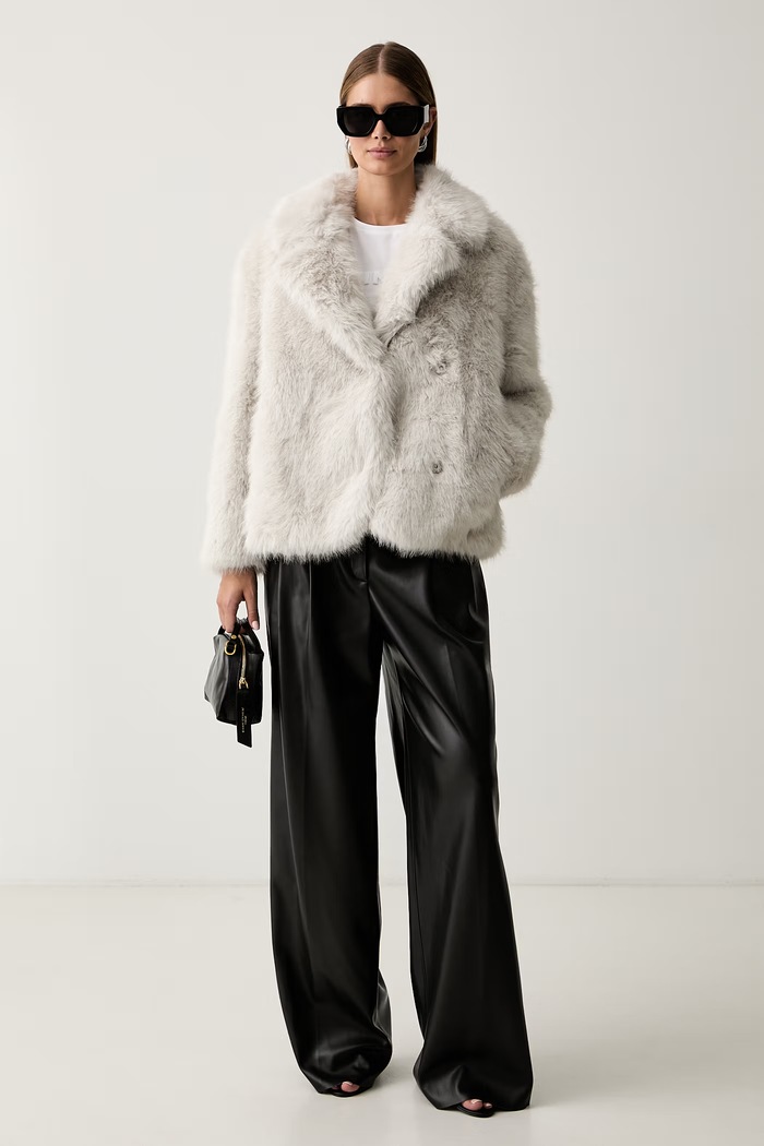 Twinset płaszcz ze sztucznego futra damski 262AP2130 beżowy AW26