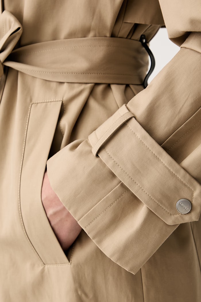 DKNY płaszcz damski z bawełną DLEMPY55 beżowy