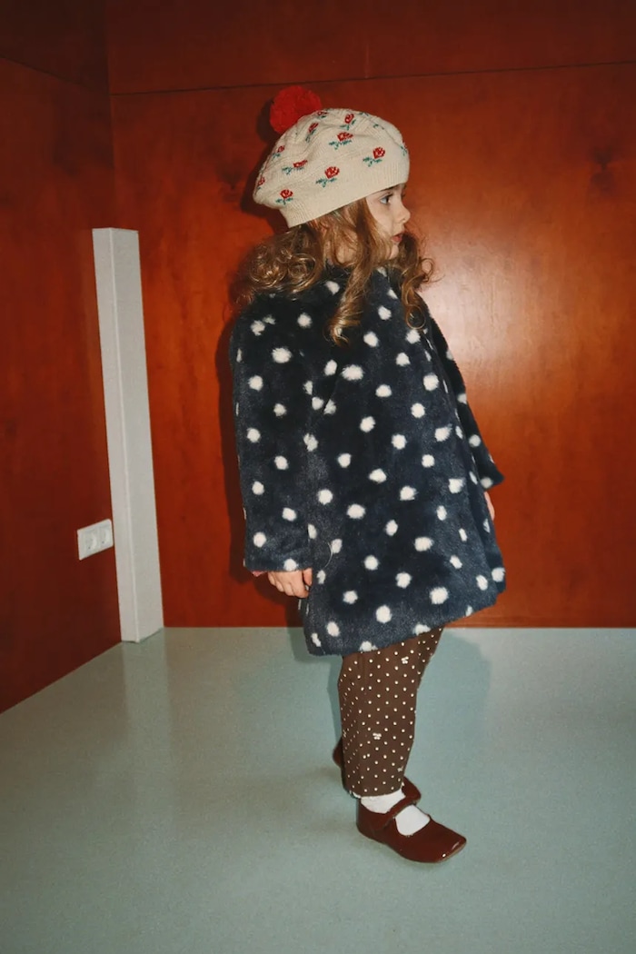 Konges Sløjd Płaszcz ze sztucznego futra dziecięcy FUZZIE COAT GRS KS106477.9BY2