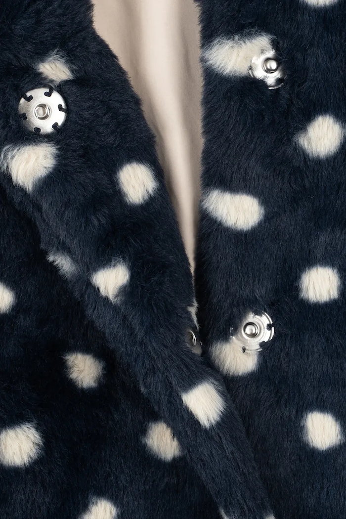Płaszcz ze sztucznego futra dziecięcy FUZZIE COAT GRS Konges Sløjd granatowy KS106477.9BY2