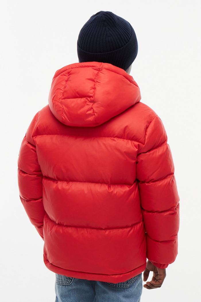Chłopiec Tommy Hilfiger Kurtka puchowa dziecięca KB0KB10091.128.176.9BY2 czerwony