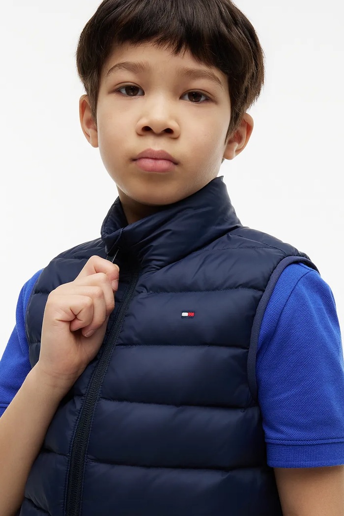 Chłopiec Tommy Hilfiger bezrękawnik puchowy dziecięcy KS0KS00755.104.122.9BY2 granatowy