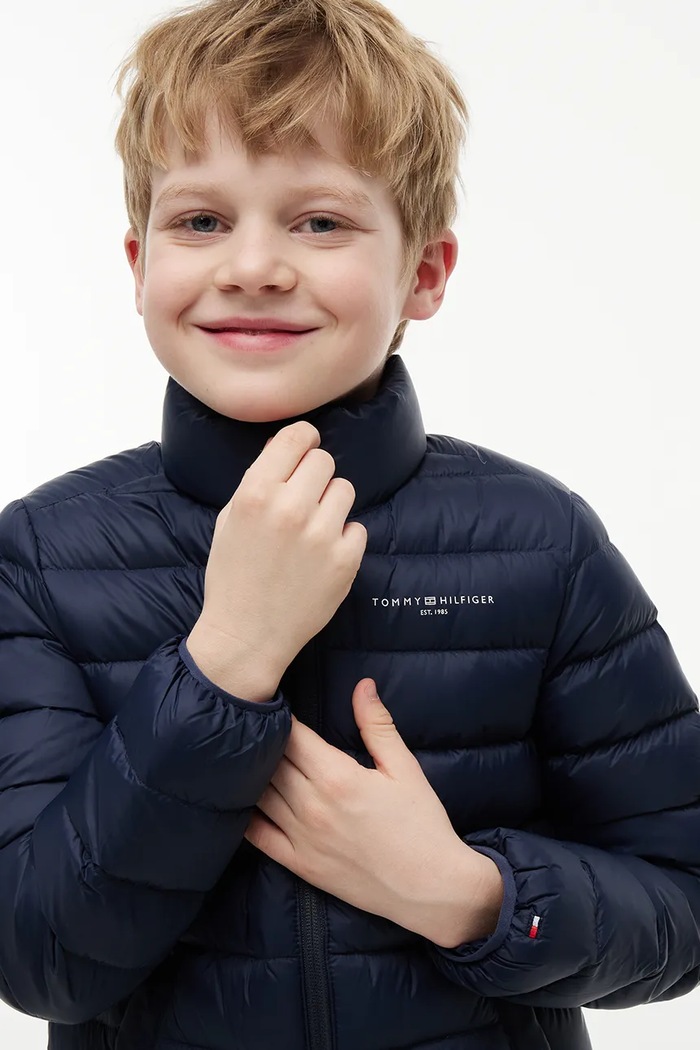 Chłopiec Tommy Hilfiger kurtka puchowa dziecięca KS0KS00652.104.122.9BY2 granatowy