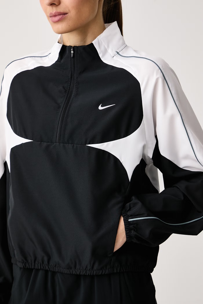 Kurtka do biegania damska Tempo Swoosh Dri-FIT Nike IM7579.011 czarny