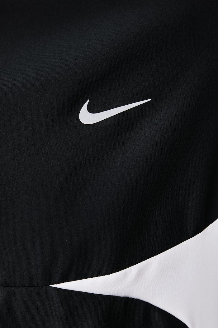 Kurtka do biegania damska Tempo Swoosh Dri-FIT Nike czarny IM7579.011