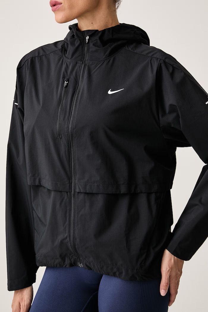 Kurtka damska Swift Storm-FIT Nike IH8141.010 czarny