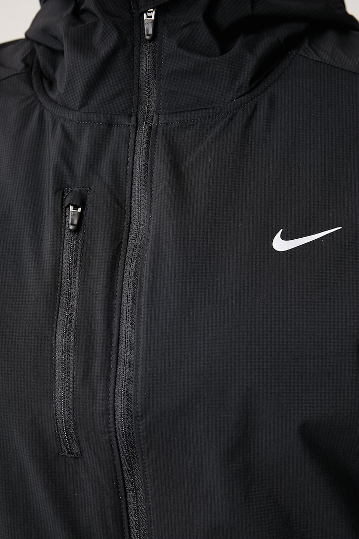 Kurtka damska Swift Storm-FIT Nike czarny IH8141.010