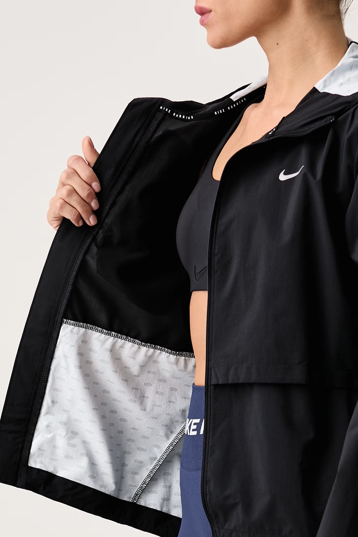 Nike Kurtka damska Swift Storm-FIT IH8141.010
