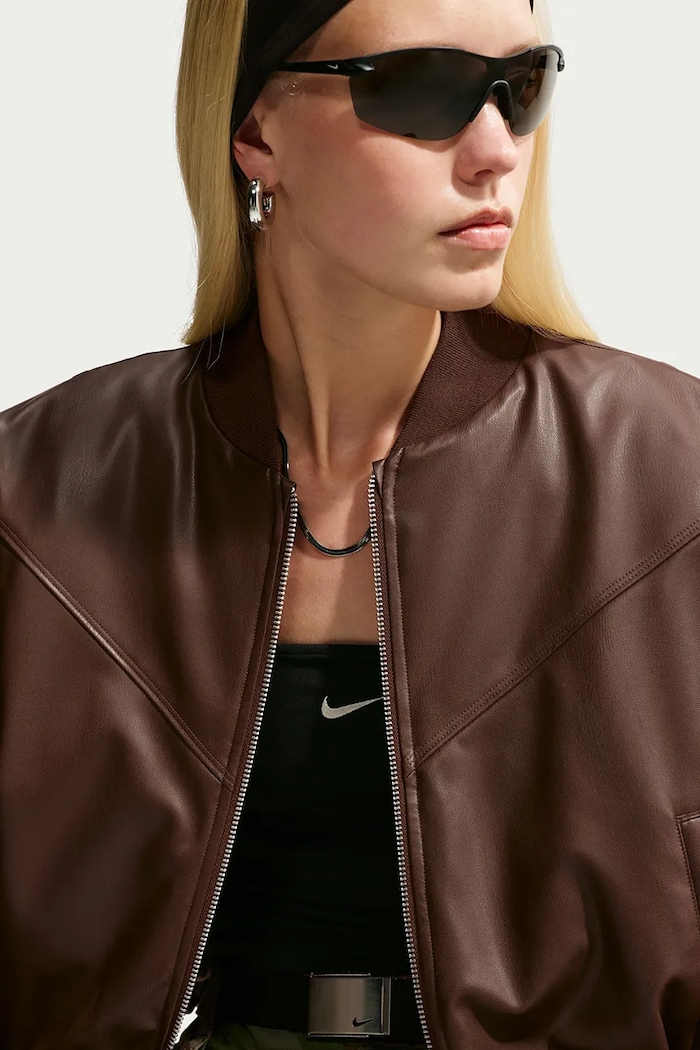 Odzież Nike Sportswear Bomberka damska z imitacji skóry Therma-FIT IF5903.259 brązowy
