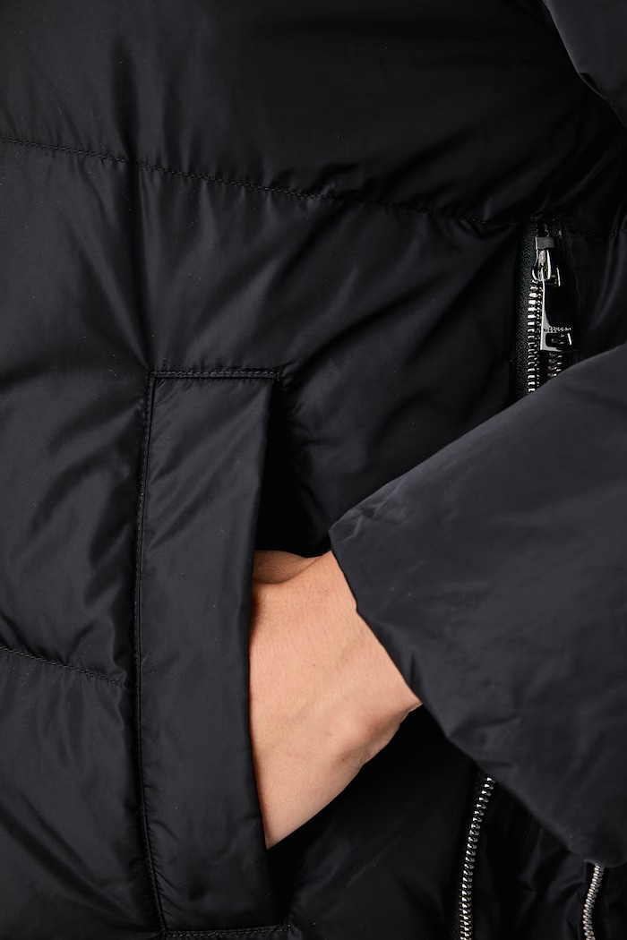 Kurtka puchowa damska WKDNEWBEMBO Weekend Max Mara czarny 2625496082600