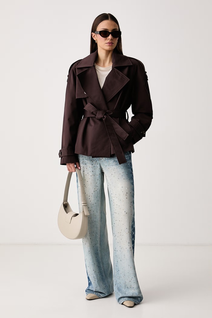 Le Privé Krótki trencz damski bawełniany PEGGY JACKET MARRON LP00818 brązowy AW26