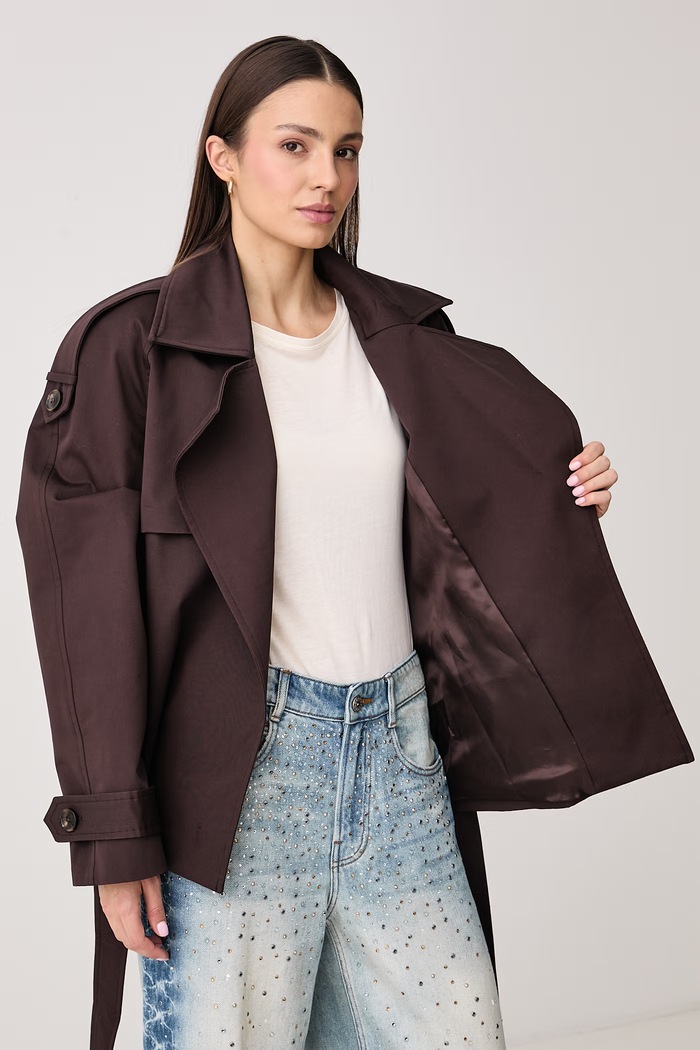 Krótki trencz damski bawełniany PEGGY JACKET MARRON Le Privé brązowy LP00818
