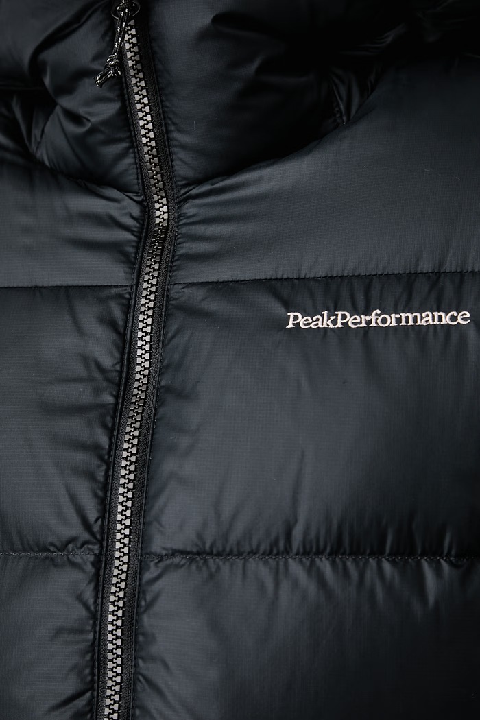 Πουπουλένιο μπουφάν γυναικείο Frost Down Peak Performance μαύρο G81179010