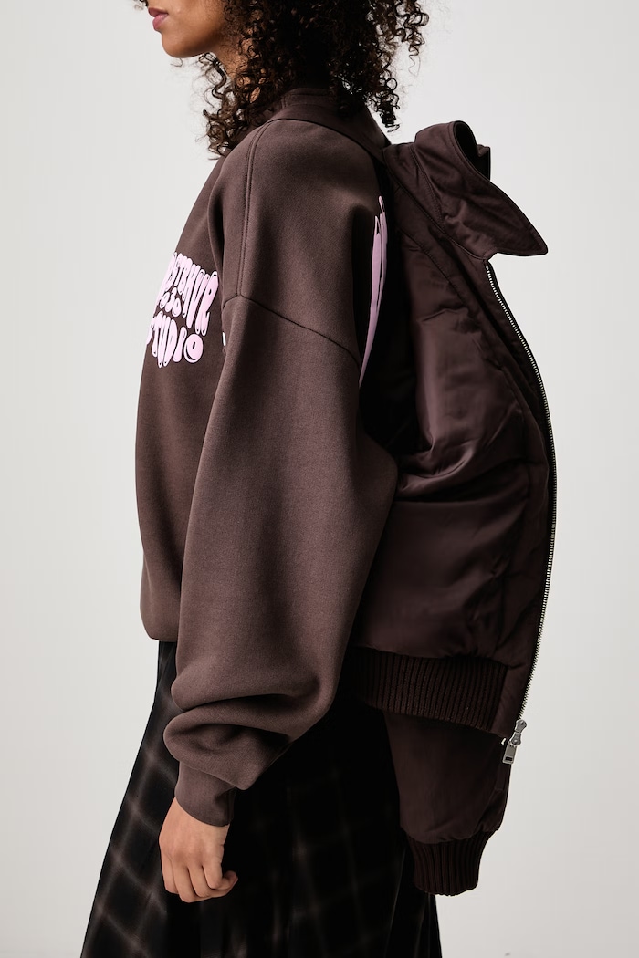 Maison Kitsuné Bomber krótka kurtka damska z bawełną MRWWV02WQ4109