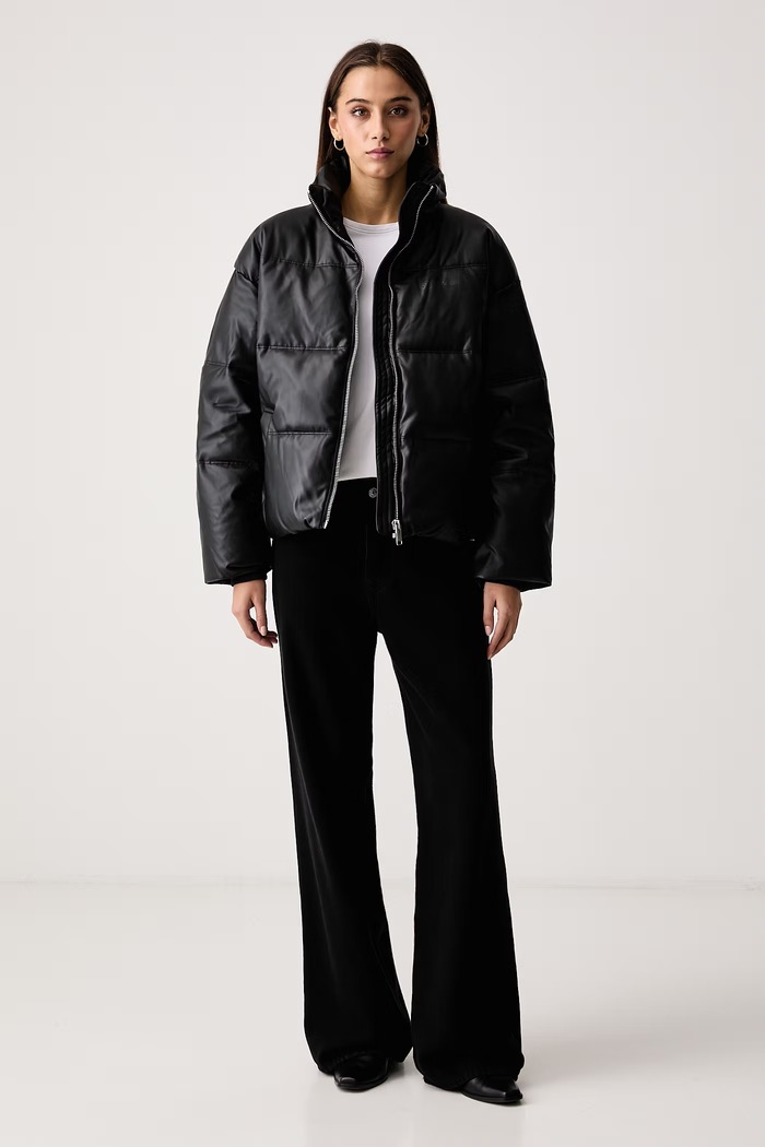 Karl Lagerfeld Jeans Jakna ženska iz imitacije usnja B4W15058 črna AW26