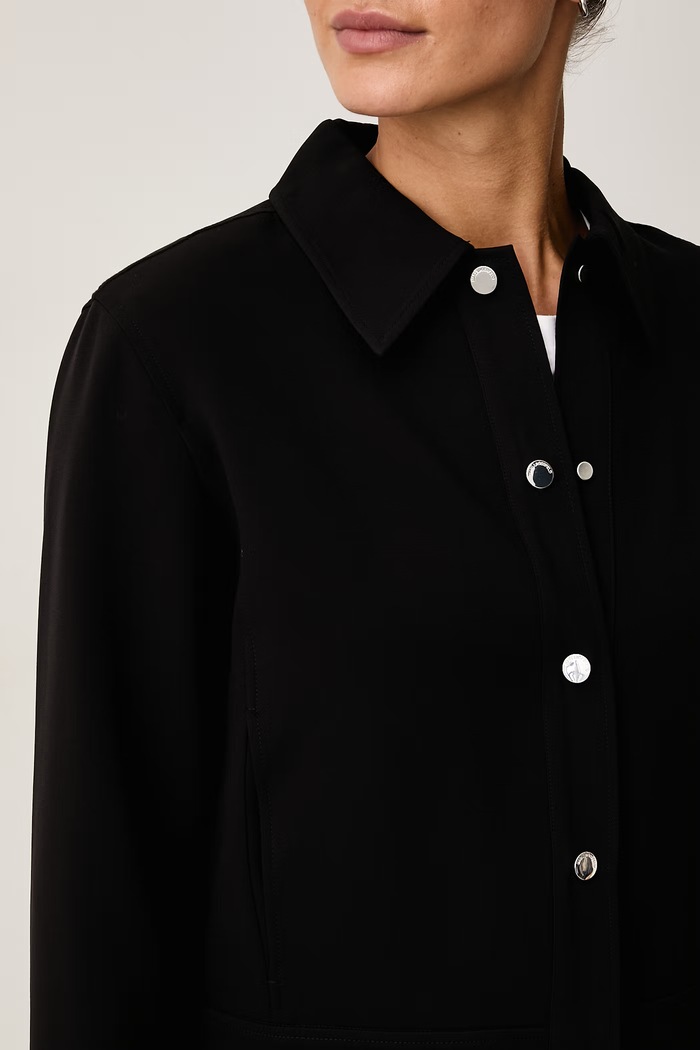 Κοντό μπουφάν γυναικείο με ασετάτ Karl Lagerfeld B4W14017 μαύρο