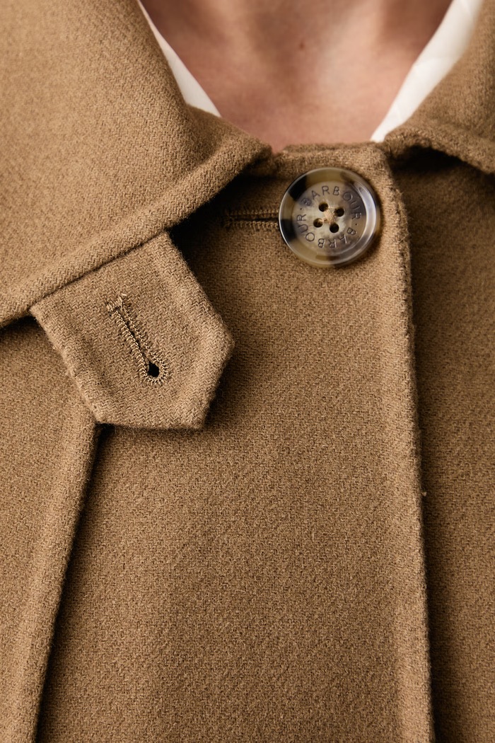 Krótka kurtka damska z wełną Aggy Barbour brązowy LWO0259