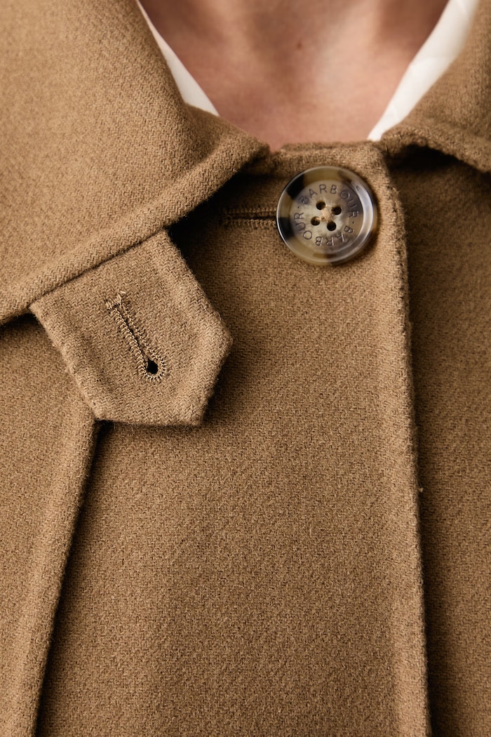 Krótka kurtka damska z wełną Aggy Barbour brązowy LWO0259