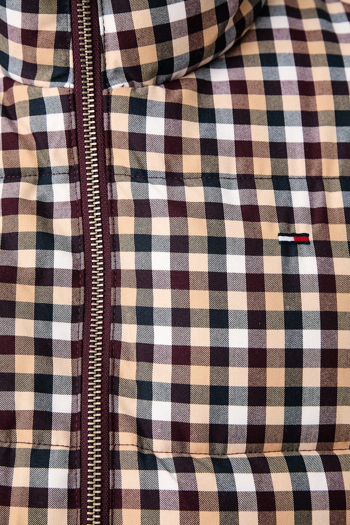 Καπιτονέ μπουφάν γυναικείο Tommy Jeans καφέ DW0DW23578