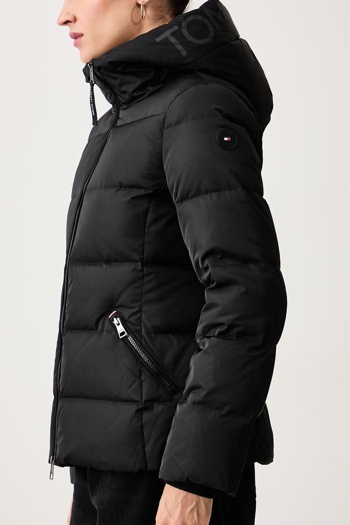 Péřová bunda dámská Tommy Hilfiger WW0WW51521 černá