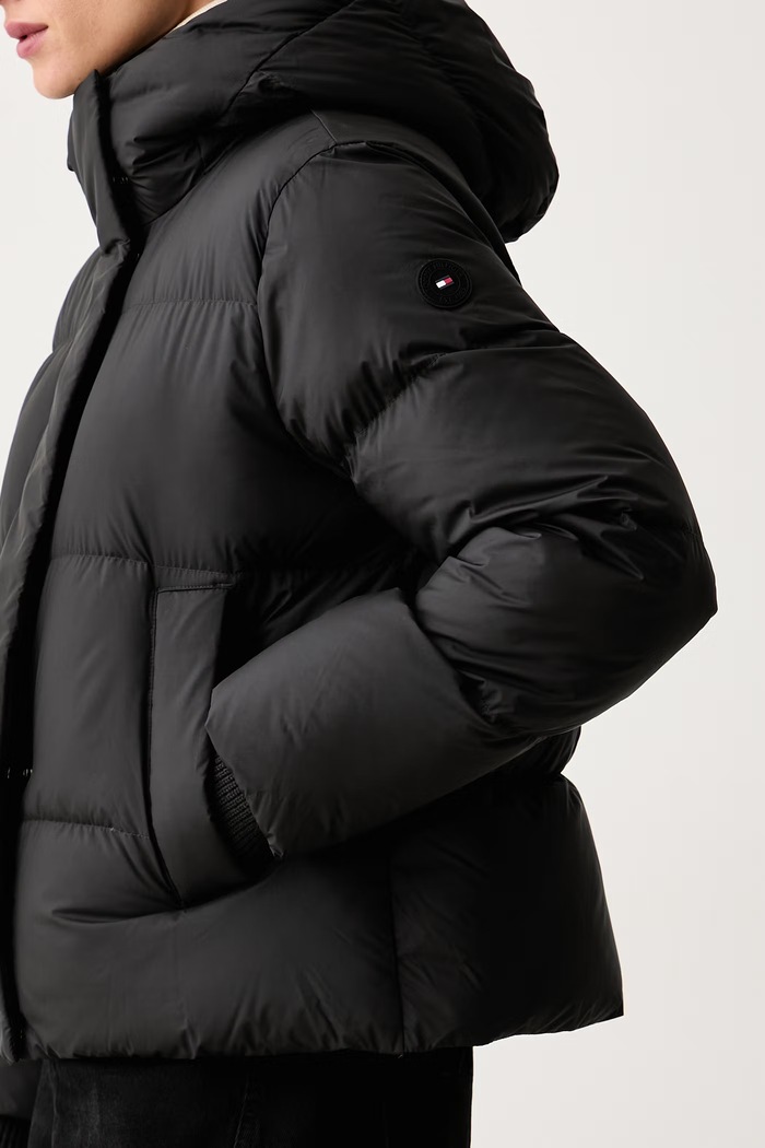 Péřová bunda dámská Tommy Hilfiger WW0WW51515 černá