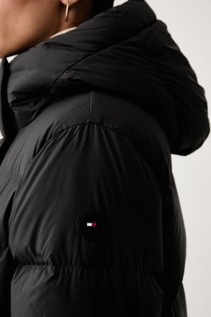Péřová bunda dámská Tommy Hilfiger černá WW0WW51515