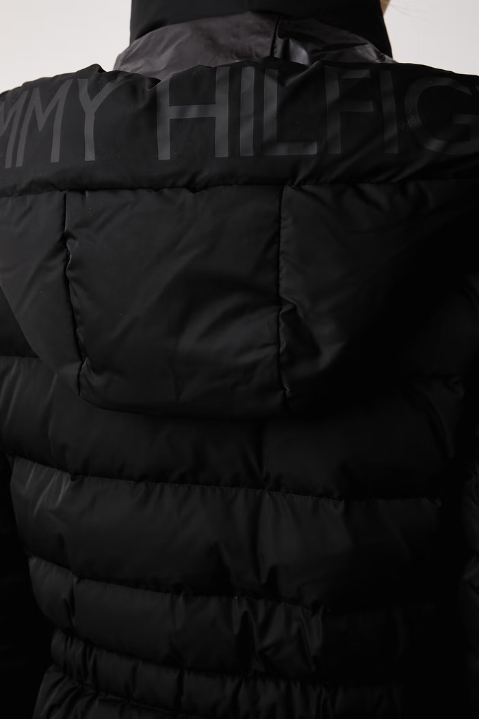 Πουπουλένιο μπουφάν γυναικείο Tommy Hilfiger μαύρο WW0WW52290