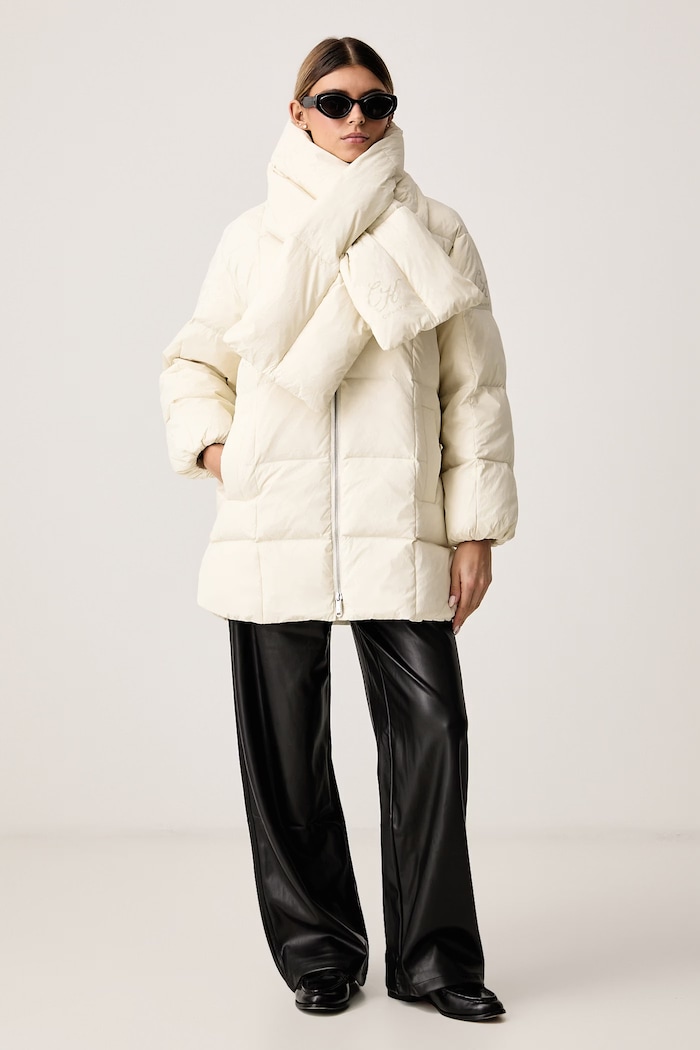 Calvin Klein Jeans Pernata jakna za žene LV047H529G bež AW26